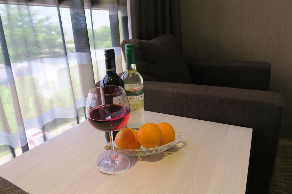 Look Royal Resort Csiaji Kültér fotó A wine glass