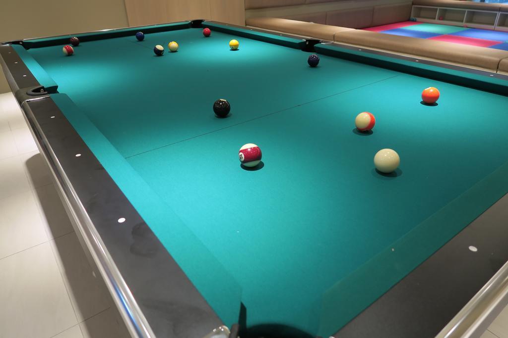 Look Royal Resort Csiaji Kültér fotó Pool table