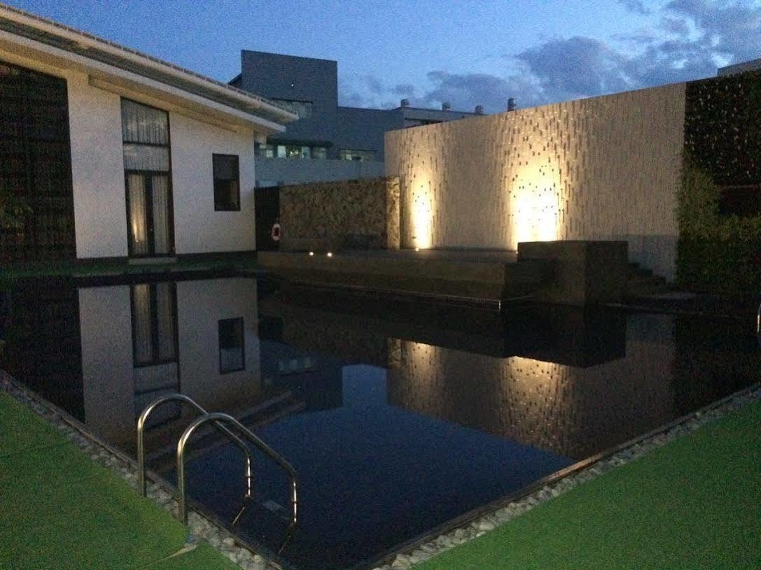 Look Royal Resort Csiaji Kültér fotó The pool at the hotel