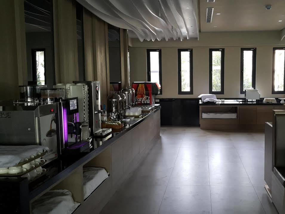 Look Royal Resort Csiaji Kültér fotó A laboratory at the University of the South Pacific