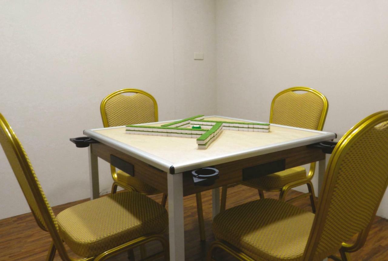 Look Royal Resort Csiaji Kültér fotó A carrom table
